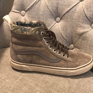 Vans NWOT size 9.5 w 8 M
